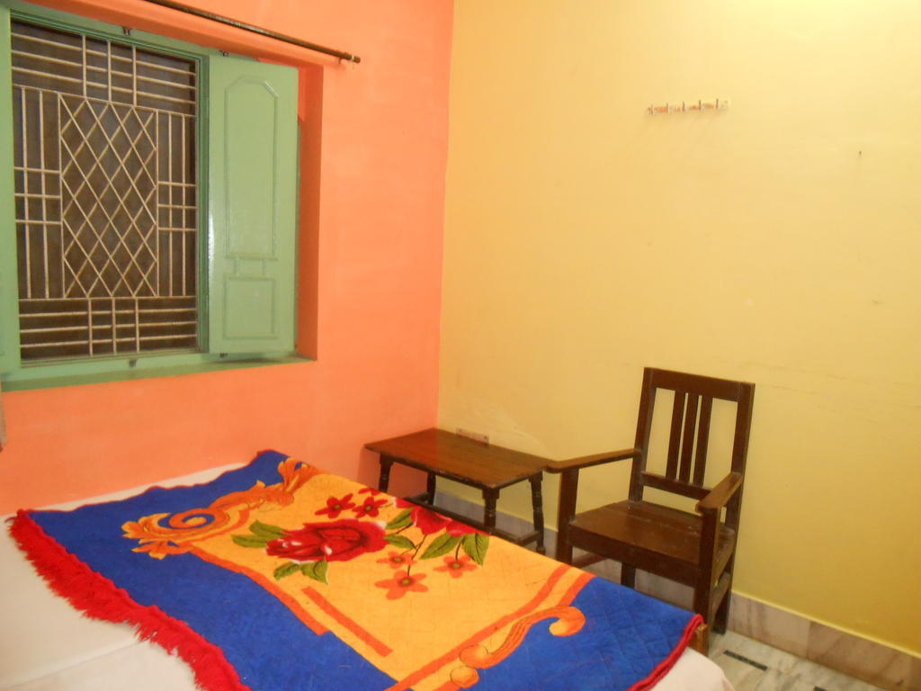 Elvis Guest House Варанаси Экстерьер фото